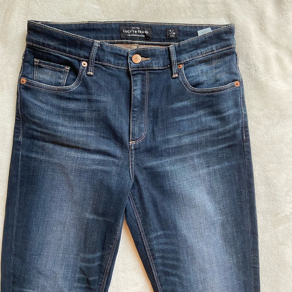 Like new lucky jeans! Size 6/28 - ankle